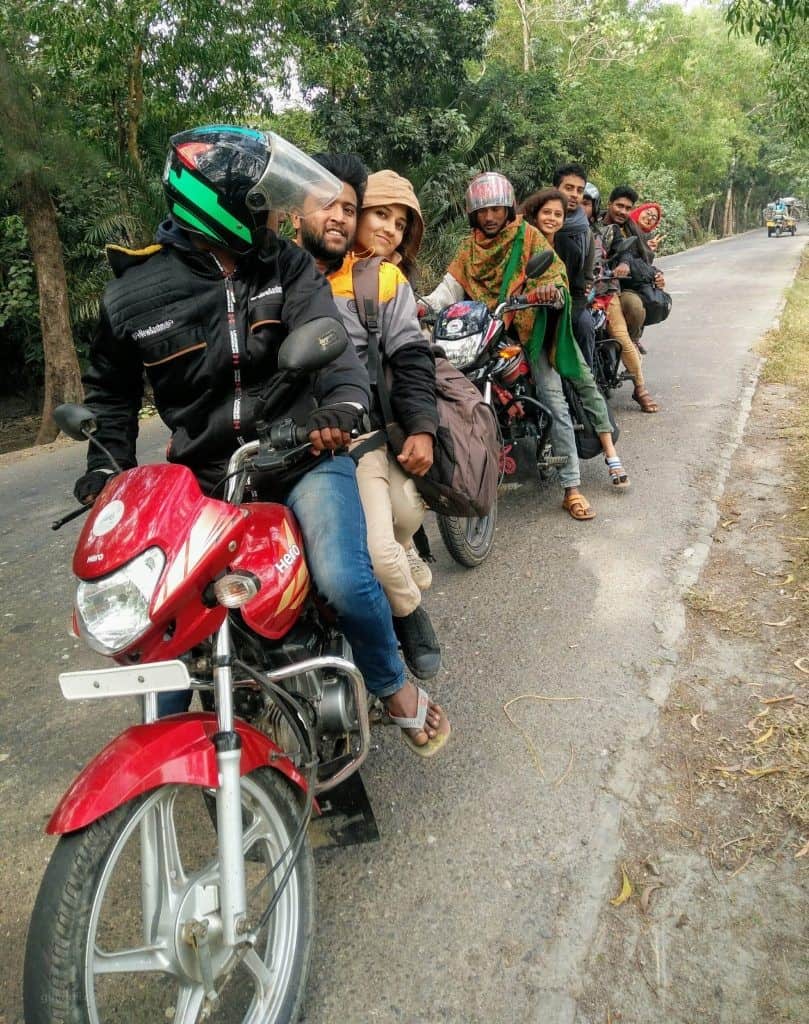 মোটরযানে যাত্রা মোক্তারিয়া ঘাটের উদ্দেশ্যে মোটরযানে যাত্রা মোক্তারিয়া ঘাটের উদ্দেশ্যে (Motorcycle Ride Towards Muktara Ghat)