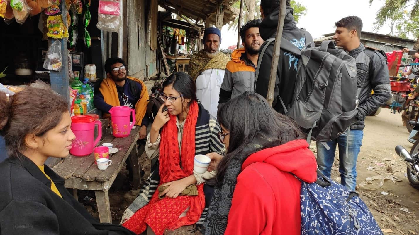 । নলছিরা ঘাটে চা-পানের বিরতি । । নলছিরা ঘাটে চা-পানের বিরতি । (Tea Break at Nolchira Ghat)